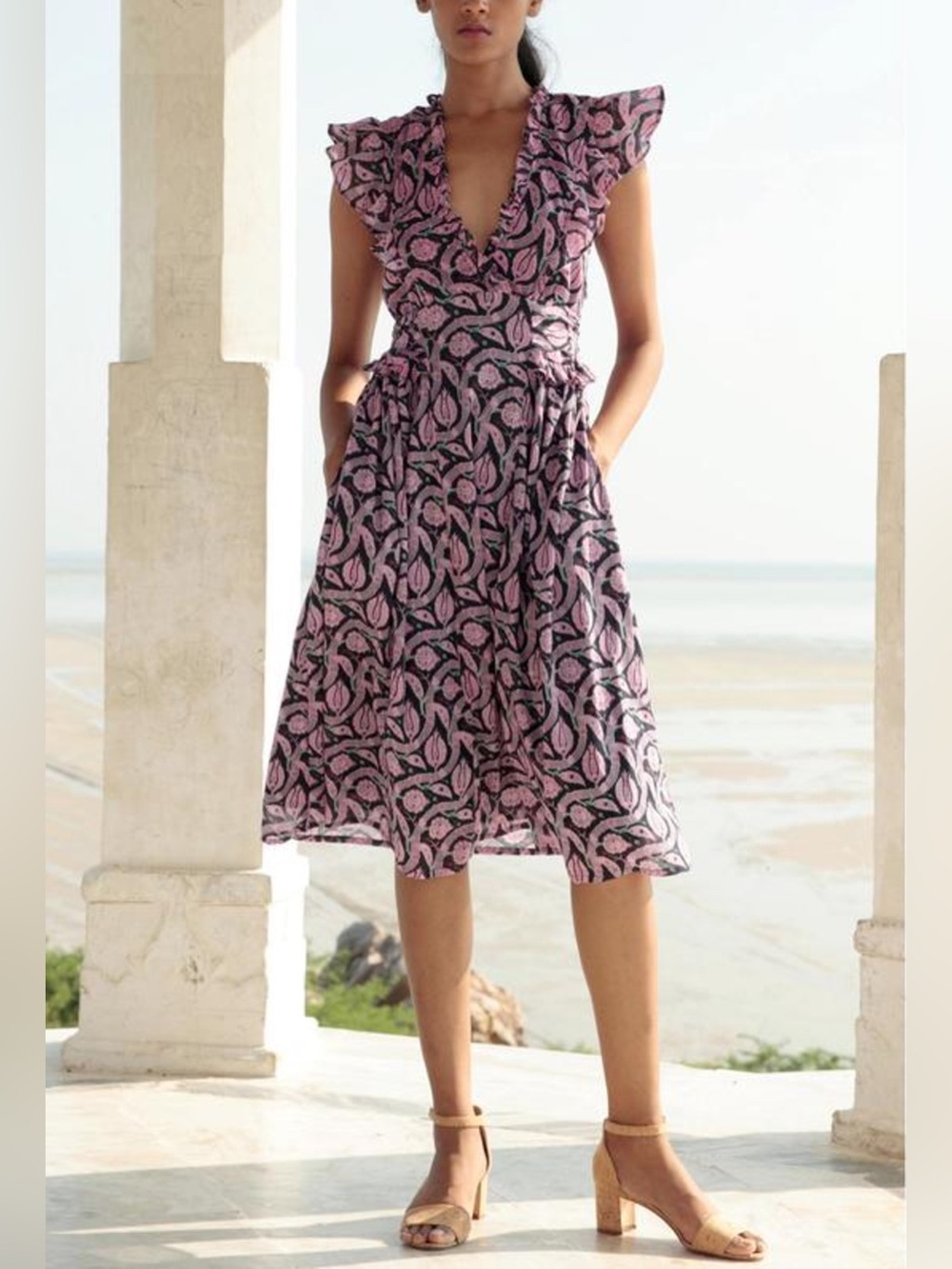 Banjanan Bourbon Short Sleeve V-Neck Midi Dress Sultansvine Black Pink Small